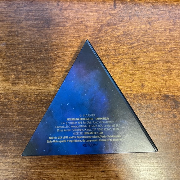 Urban Decay x Marvel ‘Eternals’ Afterglow Illuminating Highlighter - Picture 3 of 6